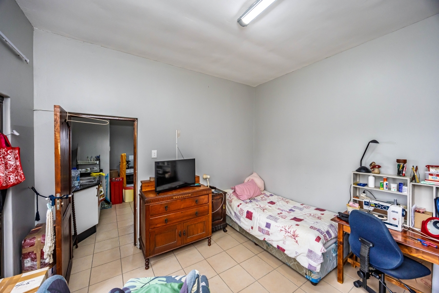 To Let 5 Bedroom Property for Rent in Cove Rock Eastern Cape